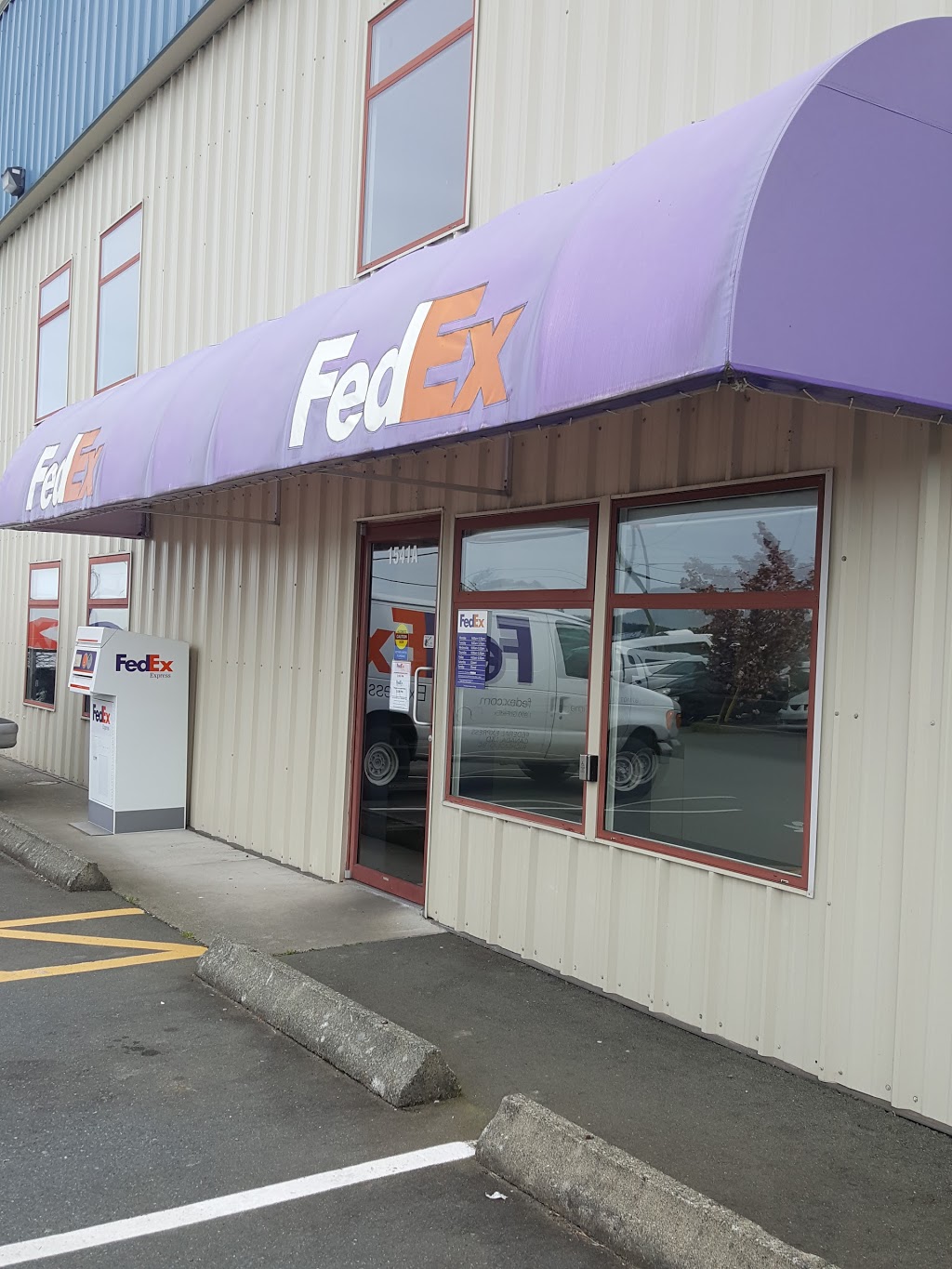 FedEx Ship Centre | 1541a Kittyhawk Rd, North Saanich, BC V8L 5V6, Canada | Phone: (800) 463-3339