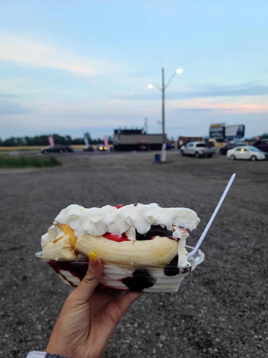 Merrittville Big Scoop | 2371 Merrittville Hwy, Thorold, ON L0S 1E6, Canada | Phone: (289) 438-2265