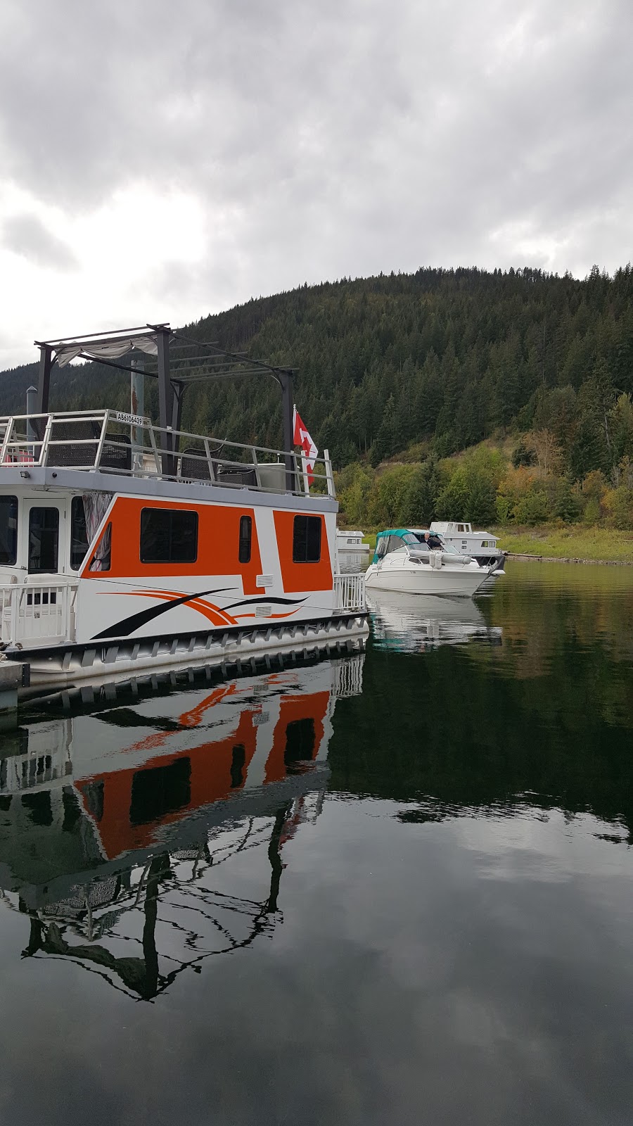 Shuswap Waterfront Marina | 113 Weddup St, Sicamous, BC V0E 2V0, Canada | Phone: (250) 517-0244