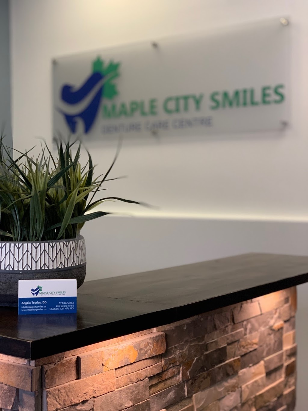 Maple City Smiles Denture Care Centre | 450 Grand Ave E, Chatham, ON N7L 1X4, Canada | Phone: (519) 397-4244