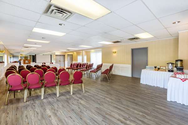 Ramada by Wyndham Coquitlam | 631 Lougheed Hwy, Coquitlam, BC V3K 3S5, Canada | Phone: (604) 931-4433