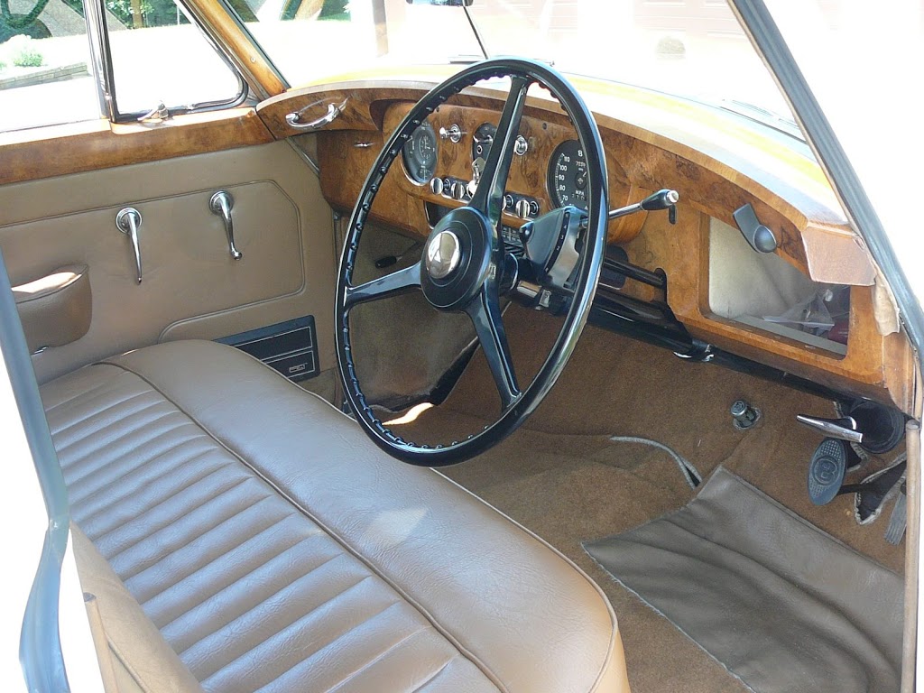 Limousine antique - ROLLS ROYCE 1957 | 380 Rang Saint Félix O, Notre-Dame-du-Mont-Carmel, QC G0X 3J0, Canada | Phone: (819) 696-5656