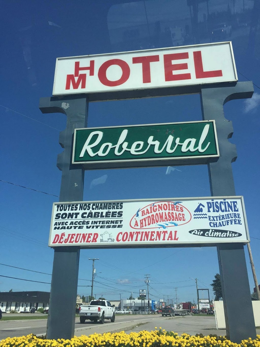 Motel Roberval | 256 Bd Marcotte, Roberval, QC G8H 1Z2, Canada | Phone: (418) 275-3957