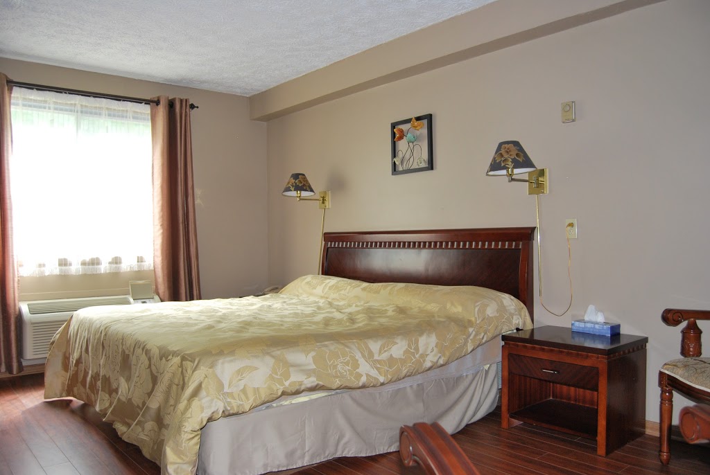 Hôtel du Parc Orford | 1259 Chemin de la Montagne, Orford, QC J1X 6X9, Canada | Phone: (800) 567-3475