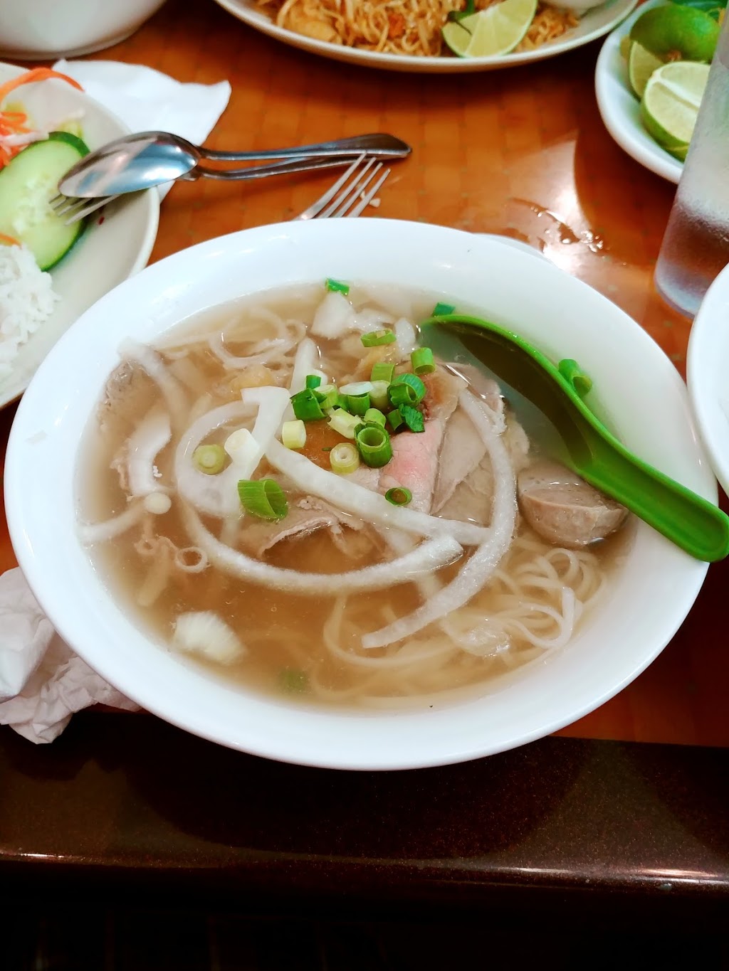 Paris Pho | 1717 Rue Poirier, Saint-Laurent, QC H4L 1J4, Canada | Phone: (514) 747-4493