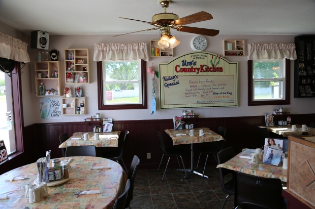 Ures Country Kitchen | 6000 County Road West 20, Harrow, ON N0R 1G0, Canada | Phone: (519) 736-7555