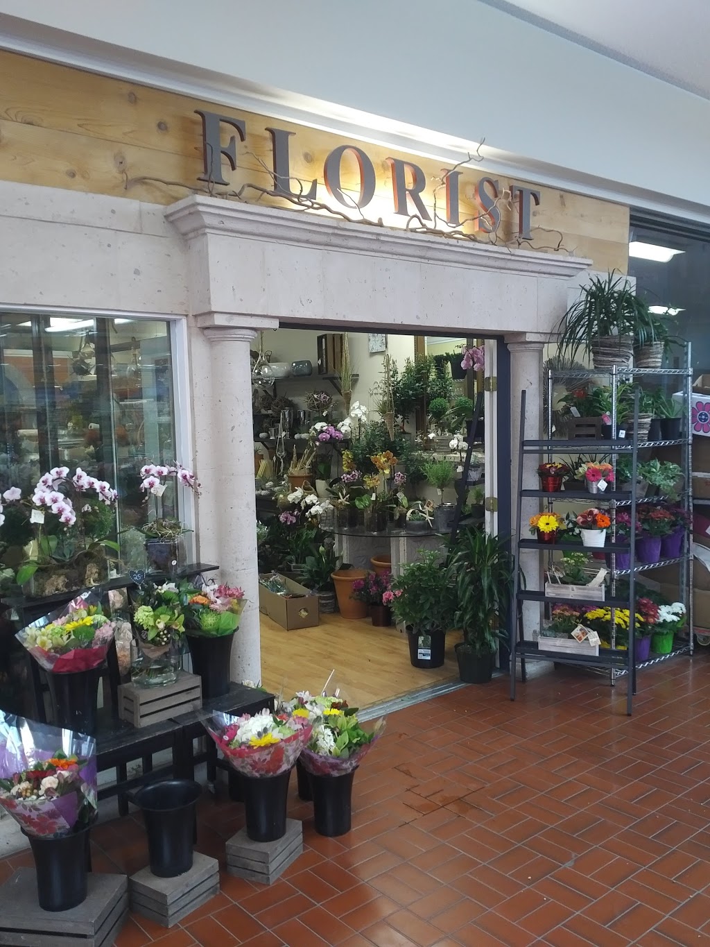 Gibsons Florist | 900 Gibsons Way, Sunnycrest Mall Unit 7, Gibsons, BC V0N 1V7, Canada | Phone: (604) 886-7795