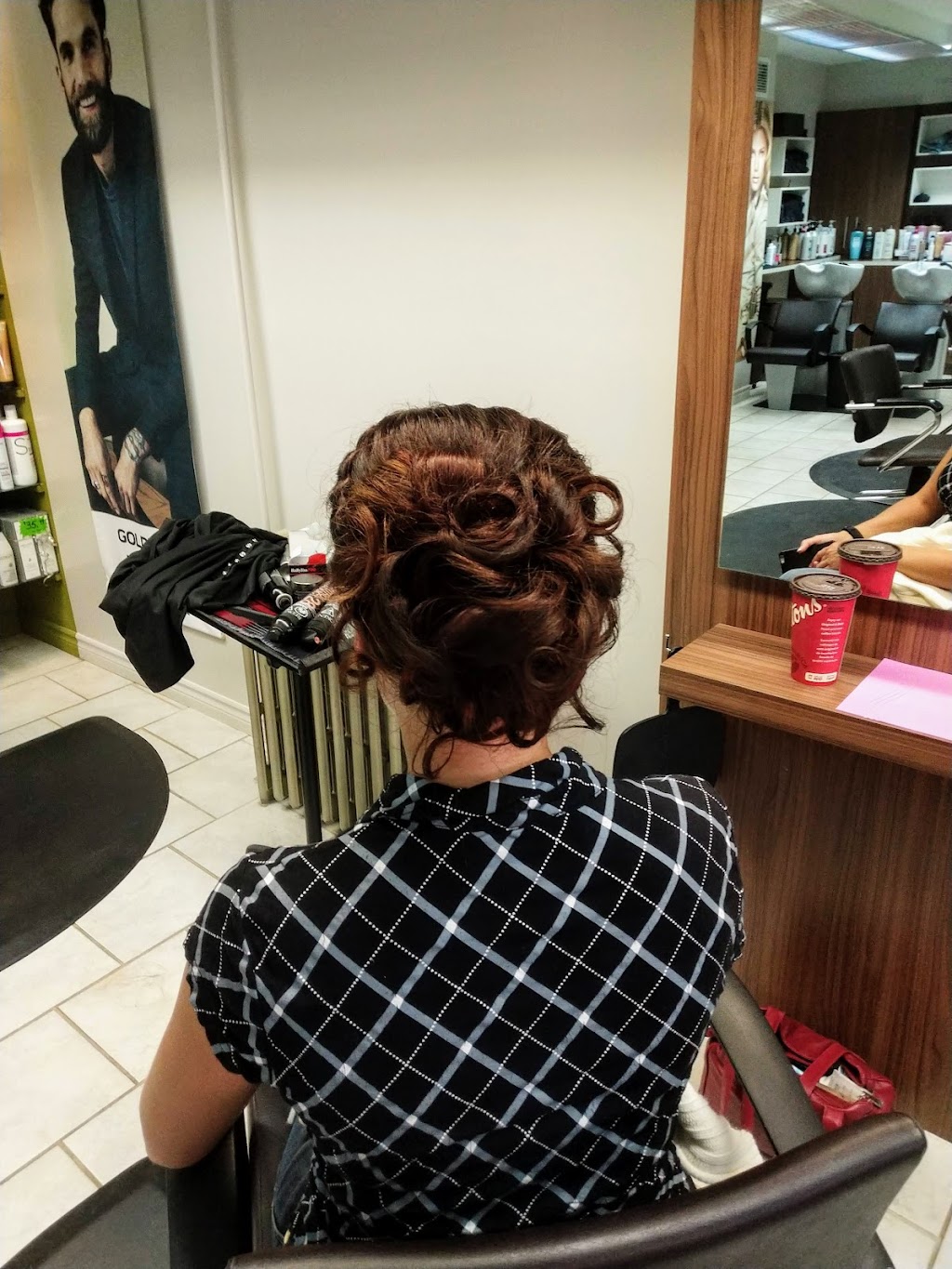 l’Escapade coiffure et salon de bronzage | 223 Avenue St Laurent, Louiseville, QC J5V 1K1, Canada | Phone: (819) 228-8141