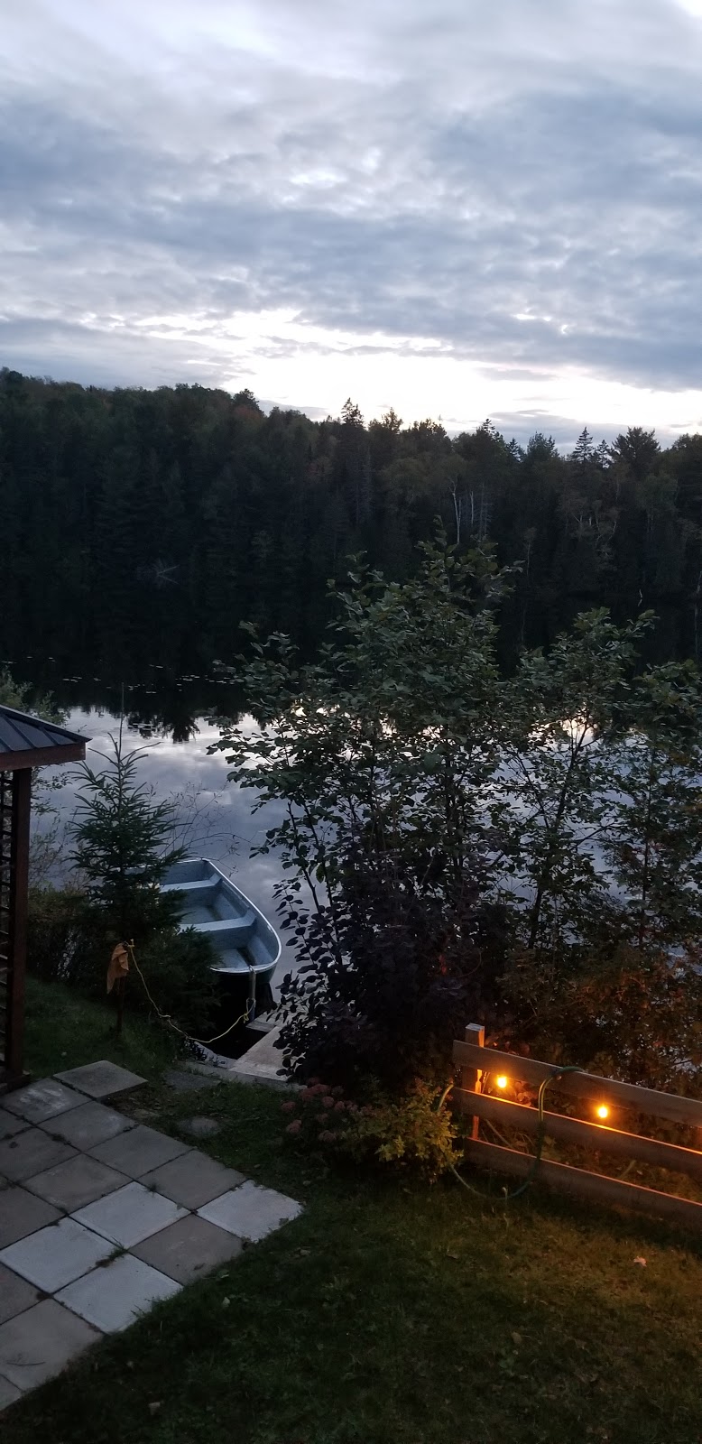 Chalet du Lac Joly | Saint-Alphonse-Rodriguez, QC J0K 1W0, Canada | Phone: (514) 996-2103