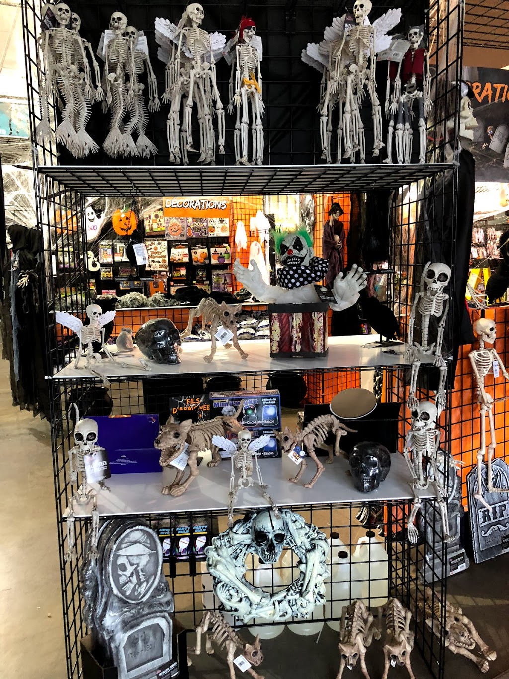 Halloween Expert | 10 Rue Papineau, Joliette, QC J6E 2K4, Canada | Phone: (450) 394-1175