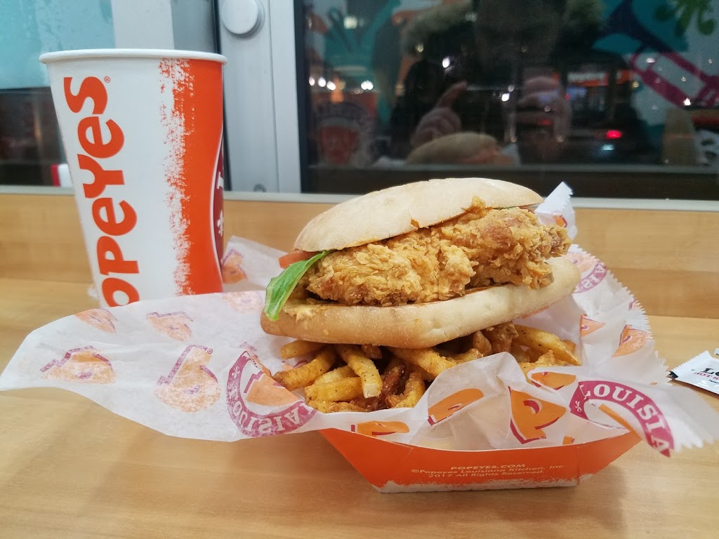 Popeyes Louisiana kitchen | 208 Queens Quay W # 5-6, Toronto, ON M5J 2Y5, Canada | Phone: (416) 368-9292