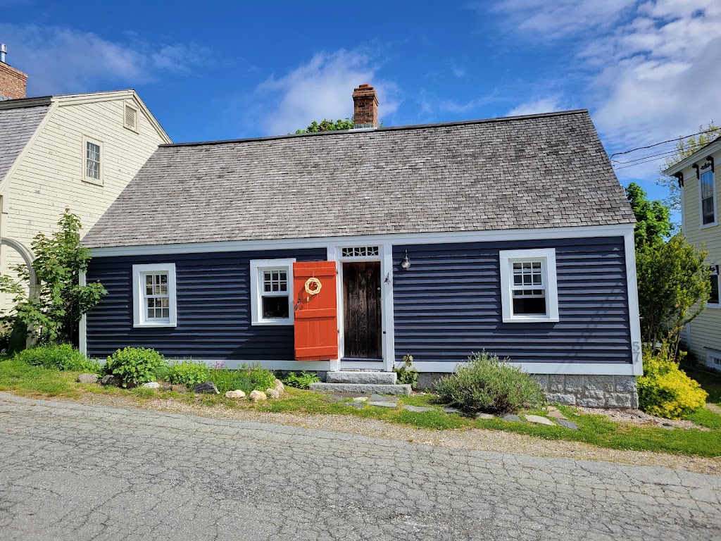 Lunenburg Walking Tours | 97 Kaulbach St, Lunenburg, NS B0J 2C0, Canada | Phone: (902) 521-6867