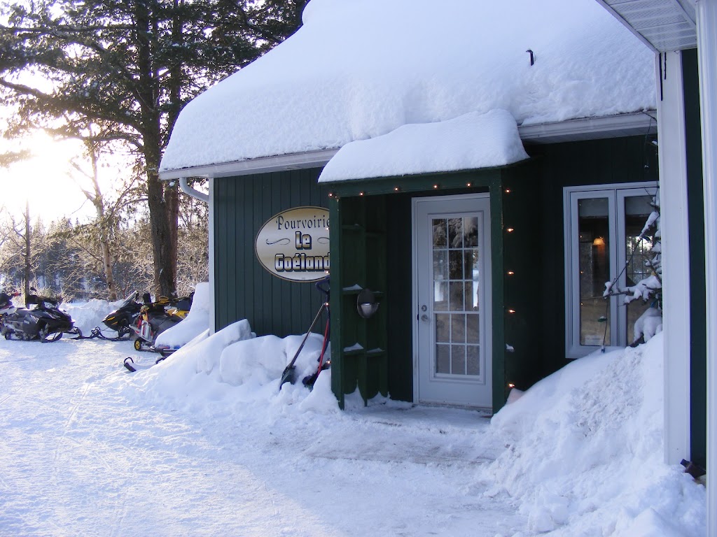 Pourvoirie Le Goeland | 2050 Chem. du Lac Édouard, Lac-Édouard, QC G0X 3N0, Canada | Phone: (819) 653-2006