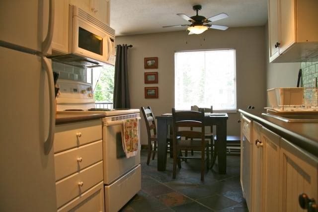 Bed and Breakfast Squamish | 38173 Westway Ave, Squamish, BC V8B 0C2, Canada | Phone: (888) 734-2348