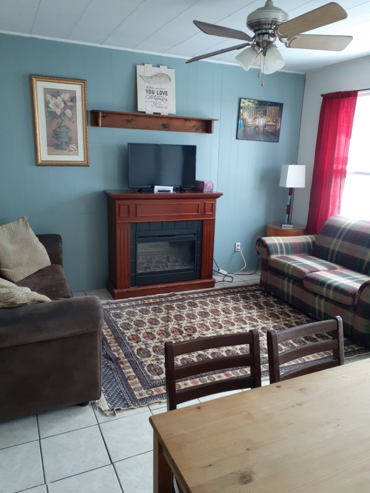 Costas Wasaga Cottage | 55 Beck St, Wasaga Beach, ON L9Z 2K9, Canada | Phone: (416) 571-8407