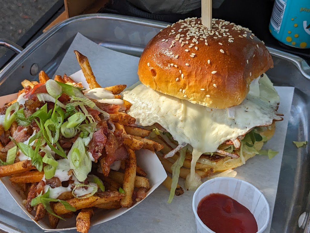 Q Burger | 109 W 2nd Ave, Qualicum Beach, BC V9K 1S7, Canada | Phone: (250) 898-3450