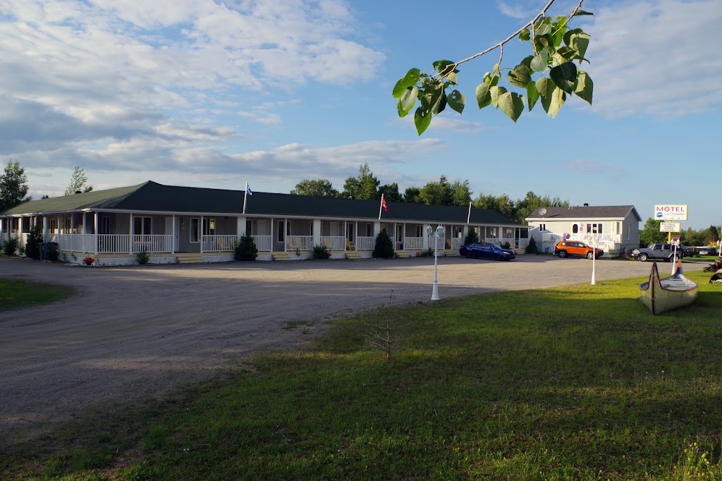 Studio Motel The Cruise | 1087 QC-138, Grandes-Bergeronnes, QC G0T 1G0, Canada | Phone: (418) 232-6247