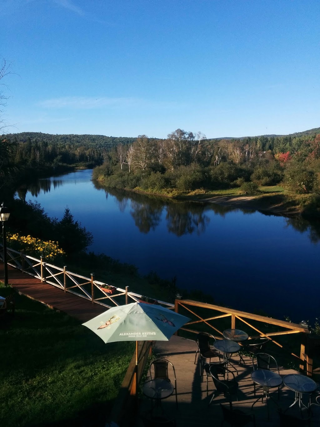 Auberge des Pins Rouges | 8021 Rang des Pins-Rouges, Saint-Alexis-des-Monts, QC J0K 1V0, Canada | Phone: (819) 265-4777