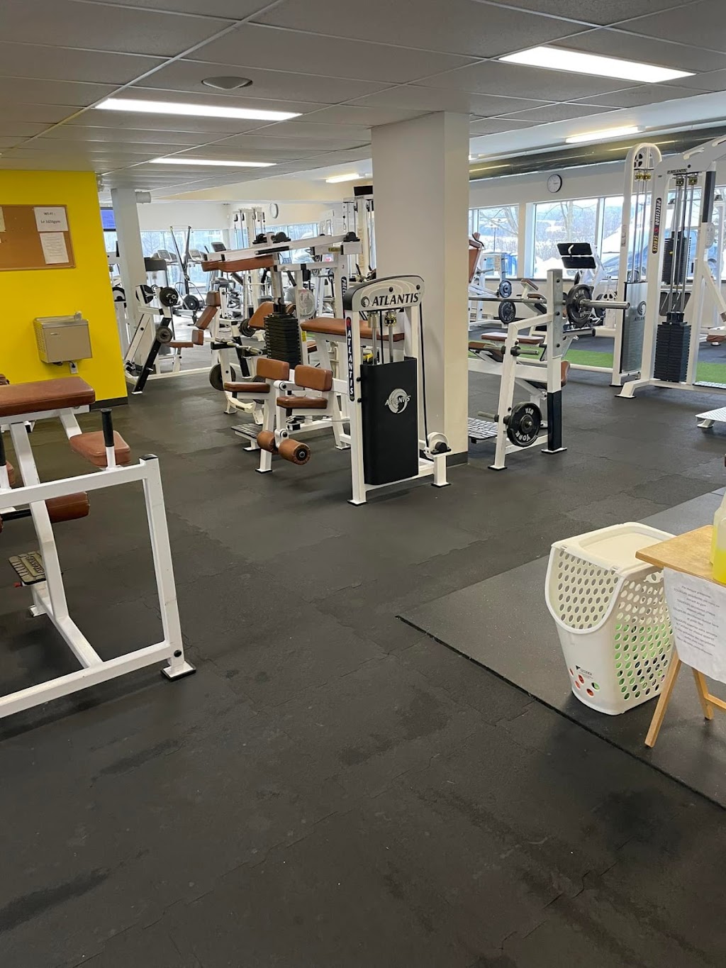 Le 165-T Gym | 165 Côte Taschereau Suite 102, Saint-Joseph-de-Beauce, QC G0S 2V0, Canada | Phone: (418) 397-6289