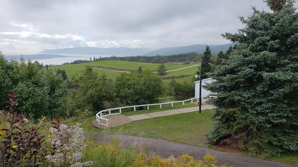 Auberge de nos Aïeux | 2178 Route du Fleuve, Les Éboulements, QC G0A 2M0, Canada | Phone: (418) 635-2405