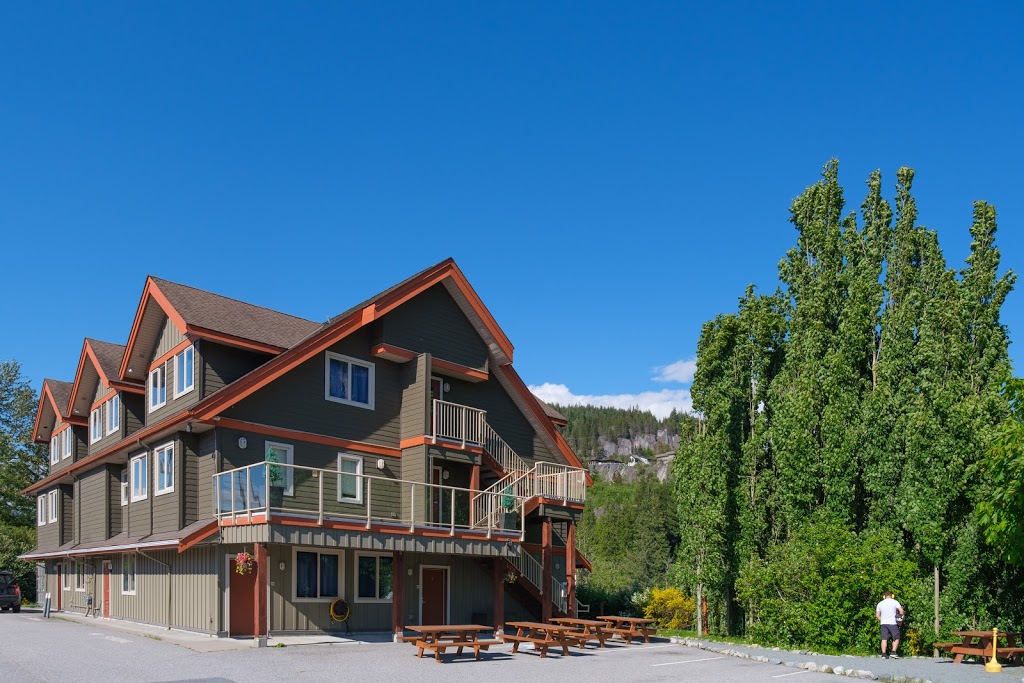 Squamish Adventure Inn & Hostel | 38220 BC-99, Squamish, BC V8B 0A5, Canada | Phone: (604) 892-9240