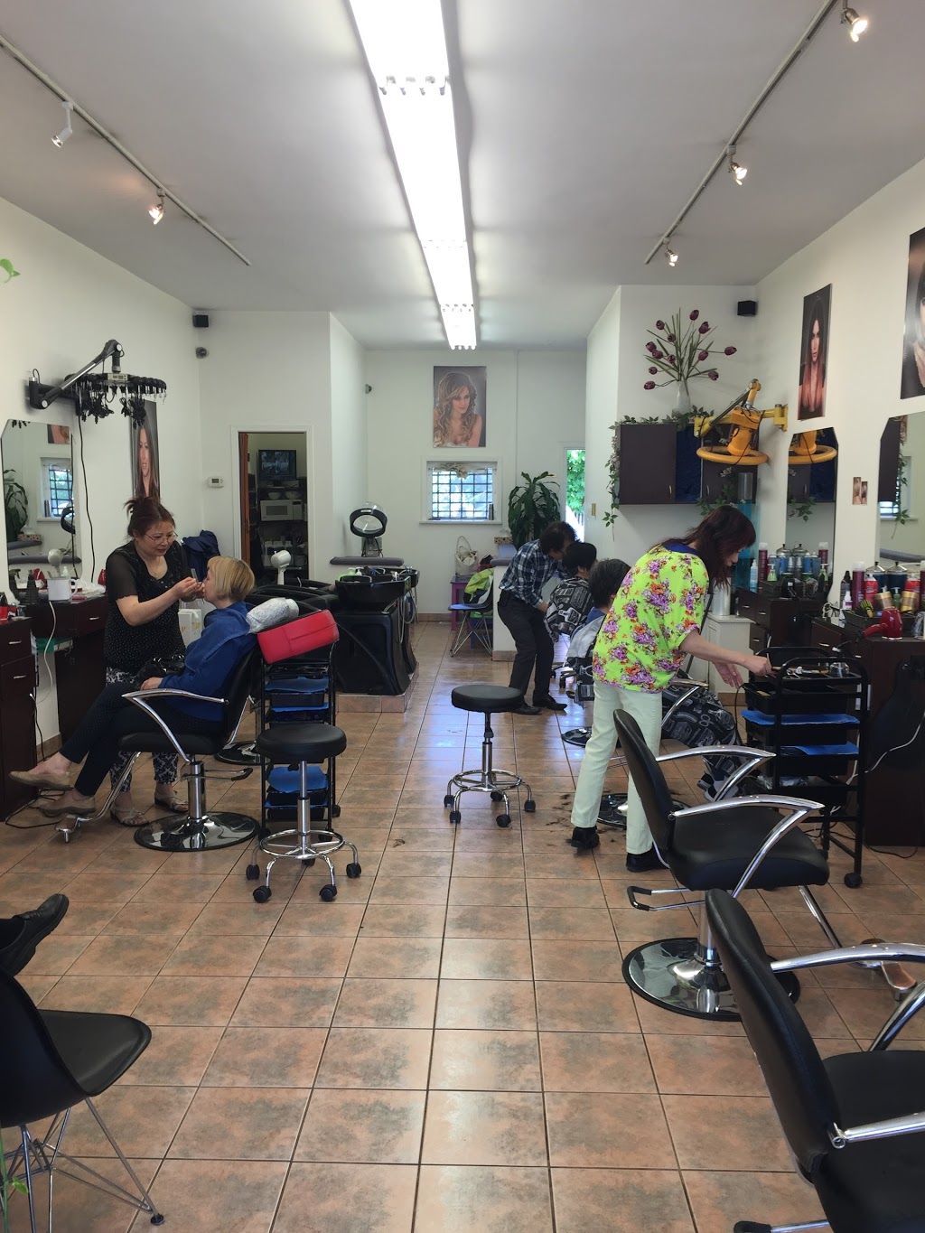 New Wave Hair Salon | 1752 Lawrence Ave E, Scarborough, ON M1R 2Y1, Canada | Phone: (416) 755-1506