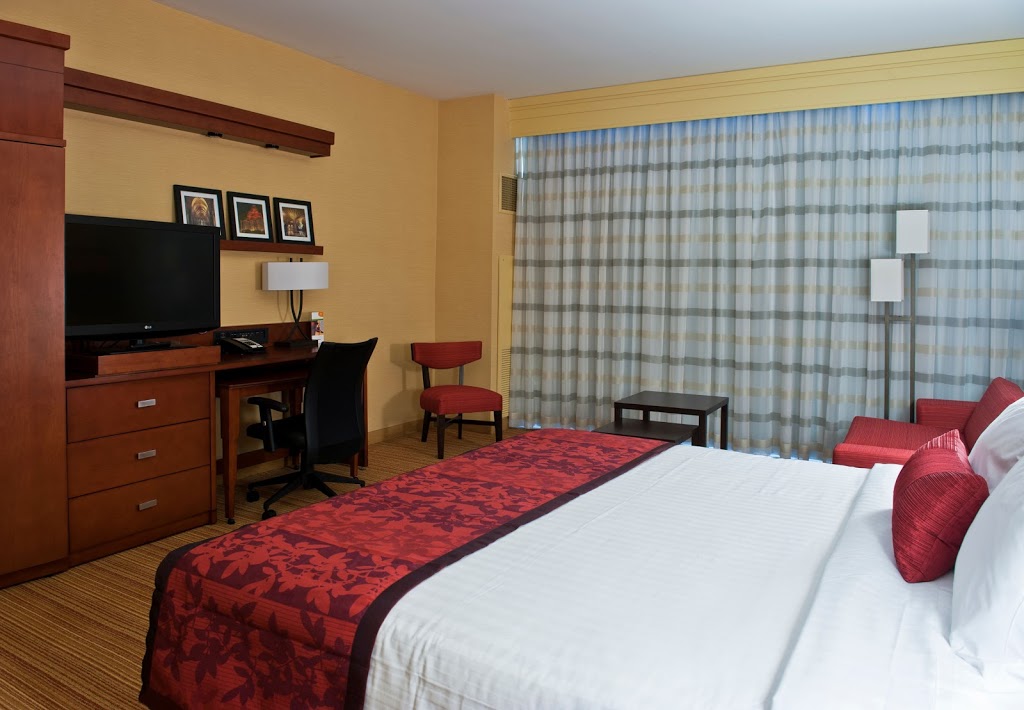 Courtyard by Marriott Ottawa East | 200 Coventry Rd, Ottawa, ON K1K 4S3, Canada | Phone: (613) 741-9862