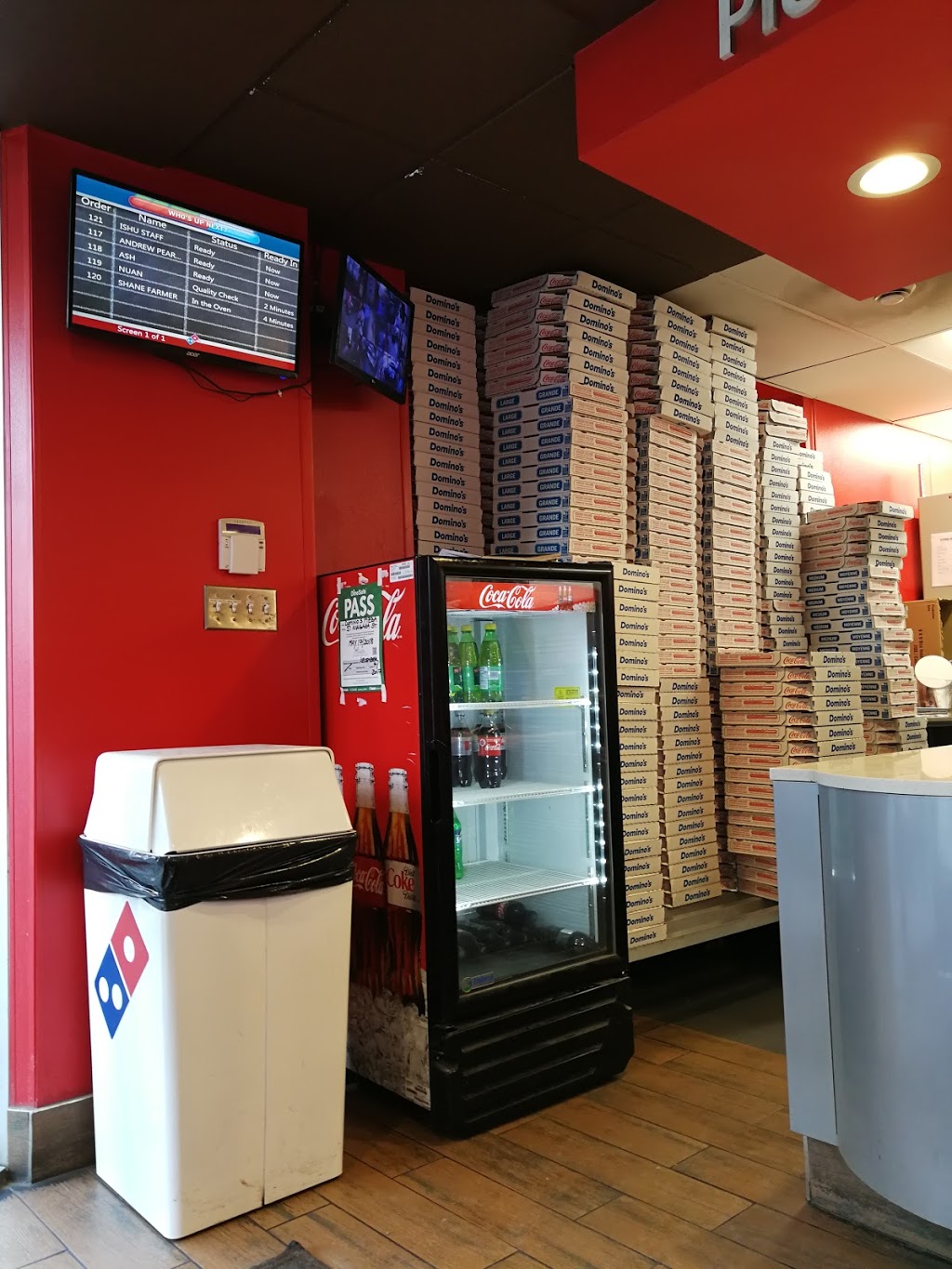 Dominos | 51 Niagara St, Toronto, ON M5V 1C3, Canada | Phone: (416) 364-3939