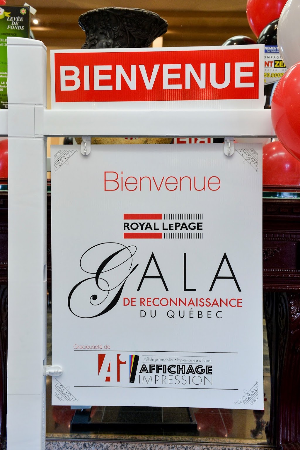 Royal LePage du Quartier - Agence immobilière à Montreal | 6971 Chem. de la Côte-de-Liesse, Montréal, QC H4T 1Z3, Canada | Phone: (514) 419-9888