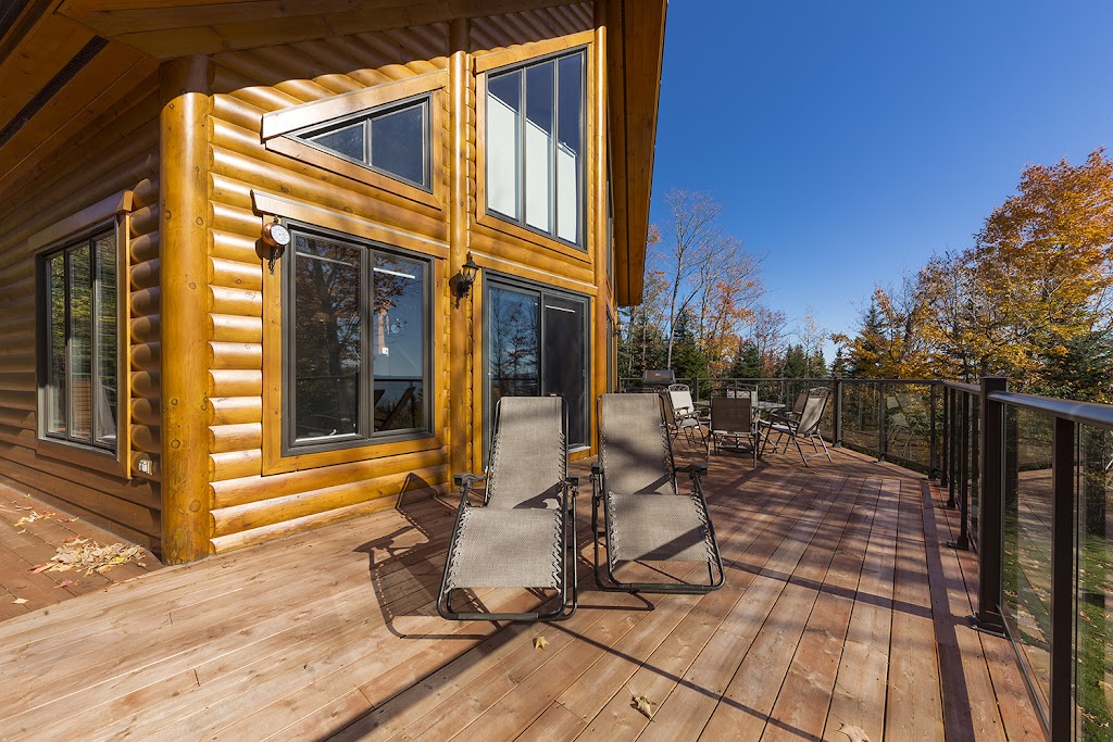 Chalet Repère du Massif | 13 Prom. du Saint-Laurent, Petite-Rivière-Saint-François, QC G0T 2L0, Canada | Phone: (514) 891-6154