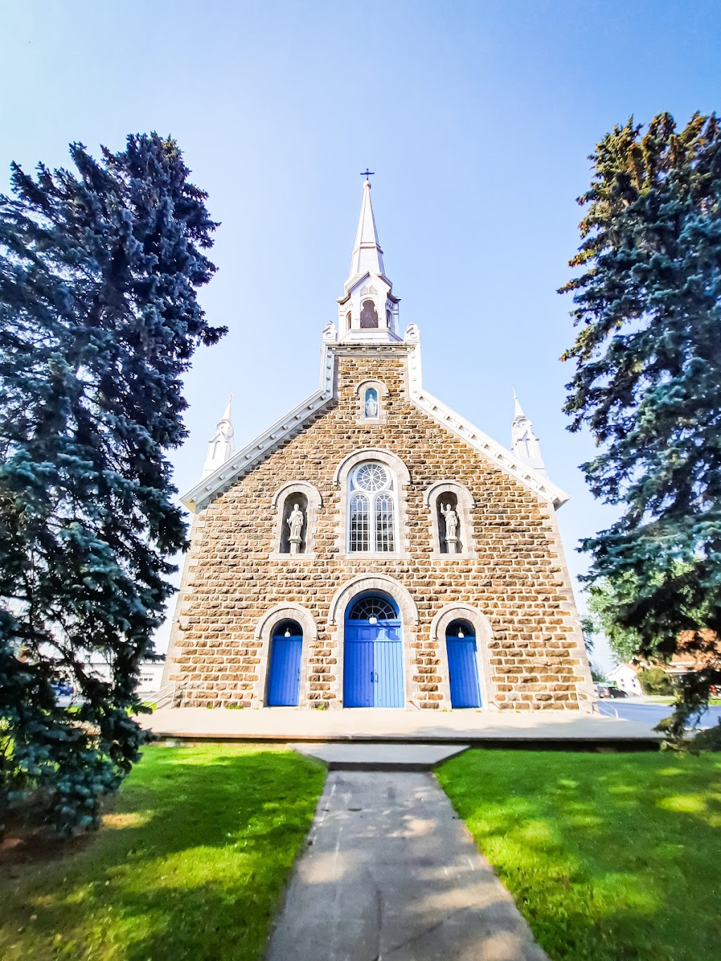 Église Notre-Dame-des-Anges-de-Stanbridge | 1049 Rue Principale, Notre-Dame-de-Stanbridge, QC J0J 1M0, Canada | Phone: (450) 524-1566