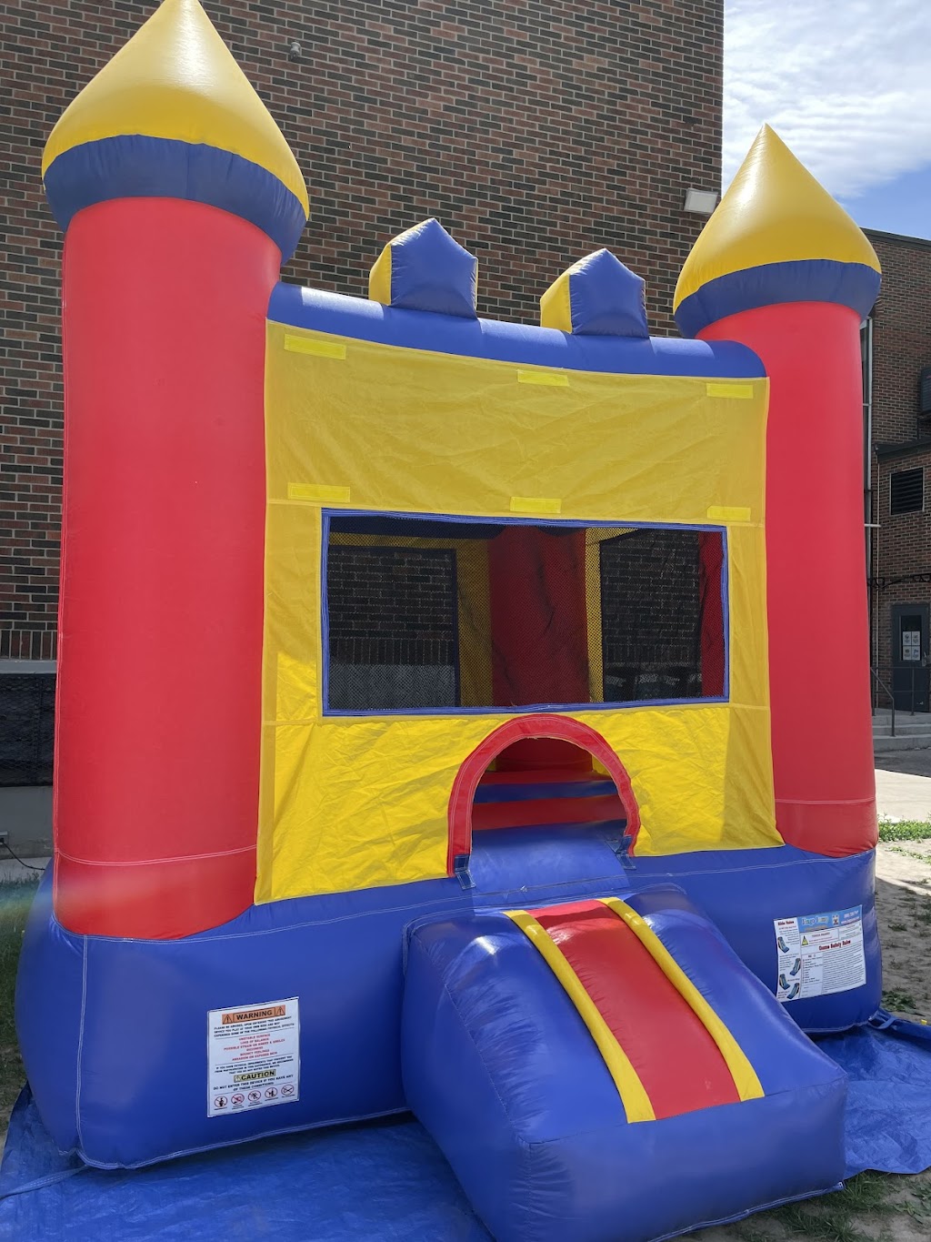 Cambridge Bouncy Castle Rentals | 135 Chalmers St S, Cambridge, ON N1R 6M2, Canada | Phone: (647) 818-5365