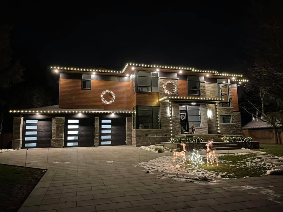 London Christmas Light Installation | 10194 Glendon Dr, Komoka, ON N0L 1R0, Canada | Phone: (519) 520-1384