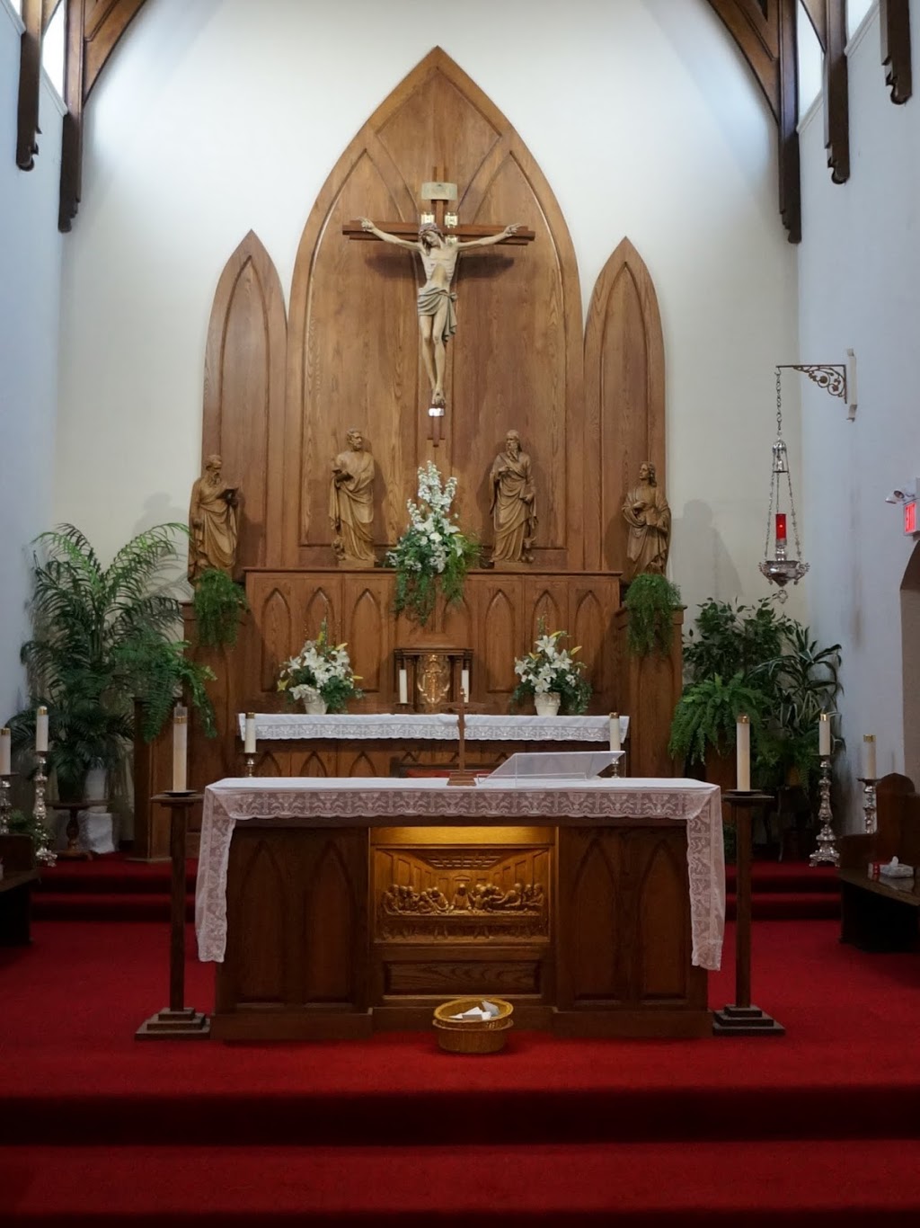 Sacred Heart Catholic Church | 17 Washington St, Paris, ON N3L 2A2, Canada | Phone: (519) 442-2465