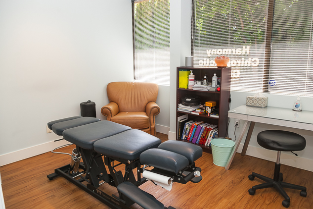 Harmony Chiropractic Clinic | 3140 Lakeshore Rd #101, Kelowna, BC V1W 3T1, Canada | Phone: (250) 868-8086