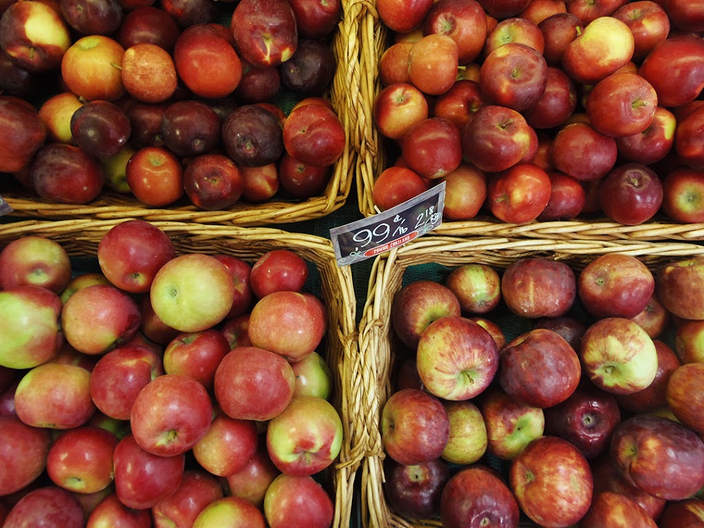 Marché Public Des Bois Francs | 1 Bd Jutras O, Victoriaville, QC G6P 1Y8, Canada | Phone: (819) 758-1773