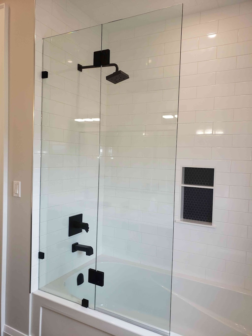 Marine Glass and Mirrors | 15 Upperview Pl, Whitby, ON L1R 0E5, Canada | Phone: (647) 830-9167