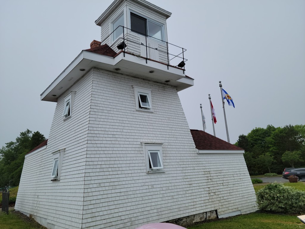 Fort Point Lighthouse Park | 5-21 Fort Point Rd, Hunts Point, NS B0T 1G0, Canada | Phone: (902) 354-3456