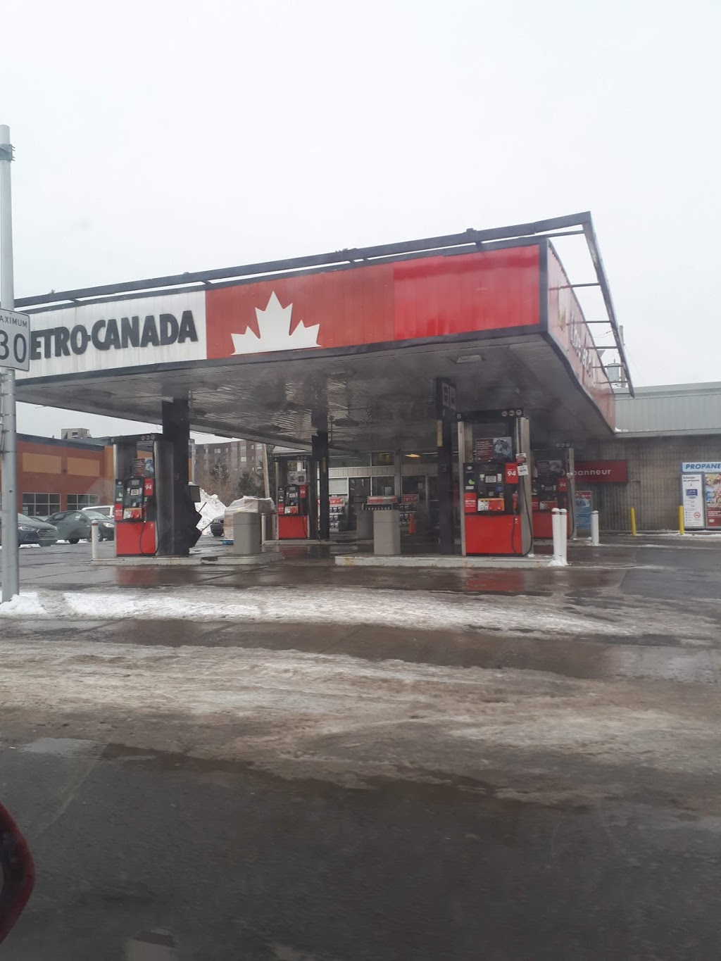 Petro-Canada | 369 Rue Saint-Charles Ouest, Longueuil, QC J4H 1G1, Canada | Phone: (450) 677-6685