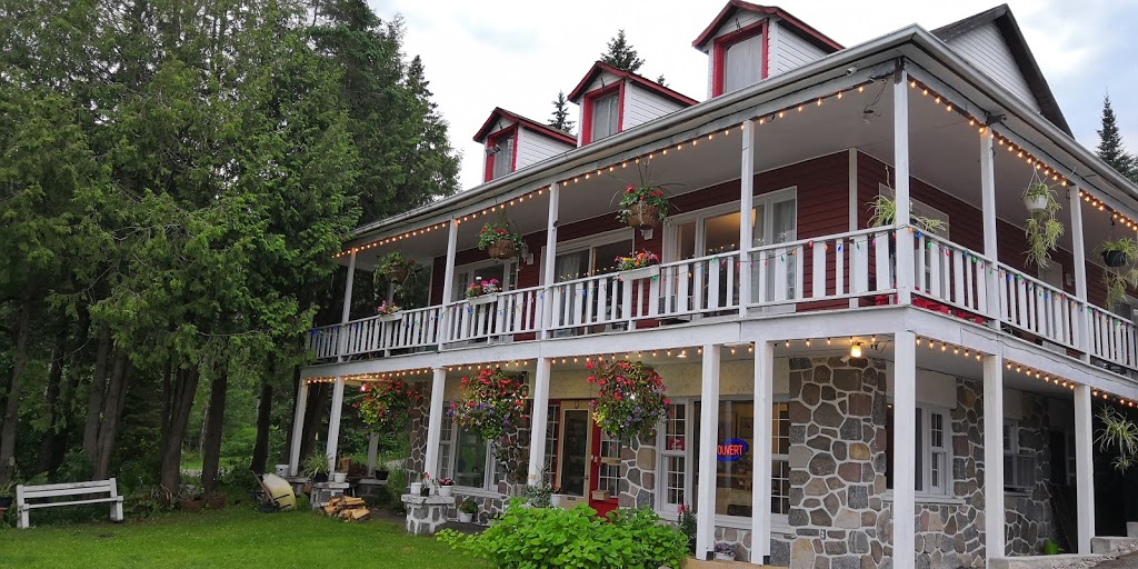 Motel des Pays den Haut | 1140 QC-117, Val-David, QC J0T 2N0, Canada | Phone: (819) 322-2032