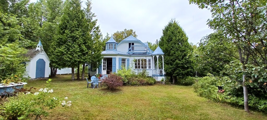 Le Lys Bleu BnB CITQ305510 | 81 Chemin St Paul, La Malbaie, QC G5A 2G7, Canada | Phone: (514) 791-3229