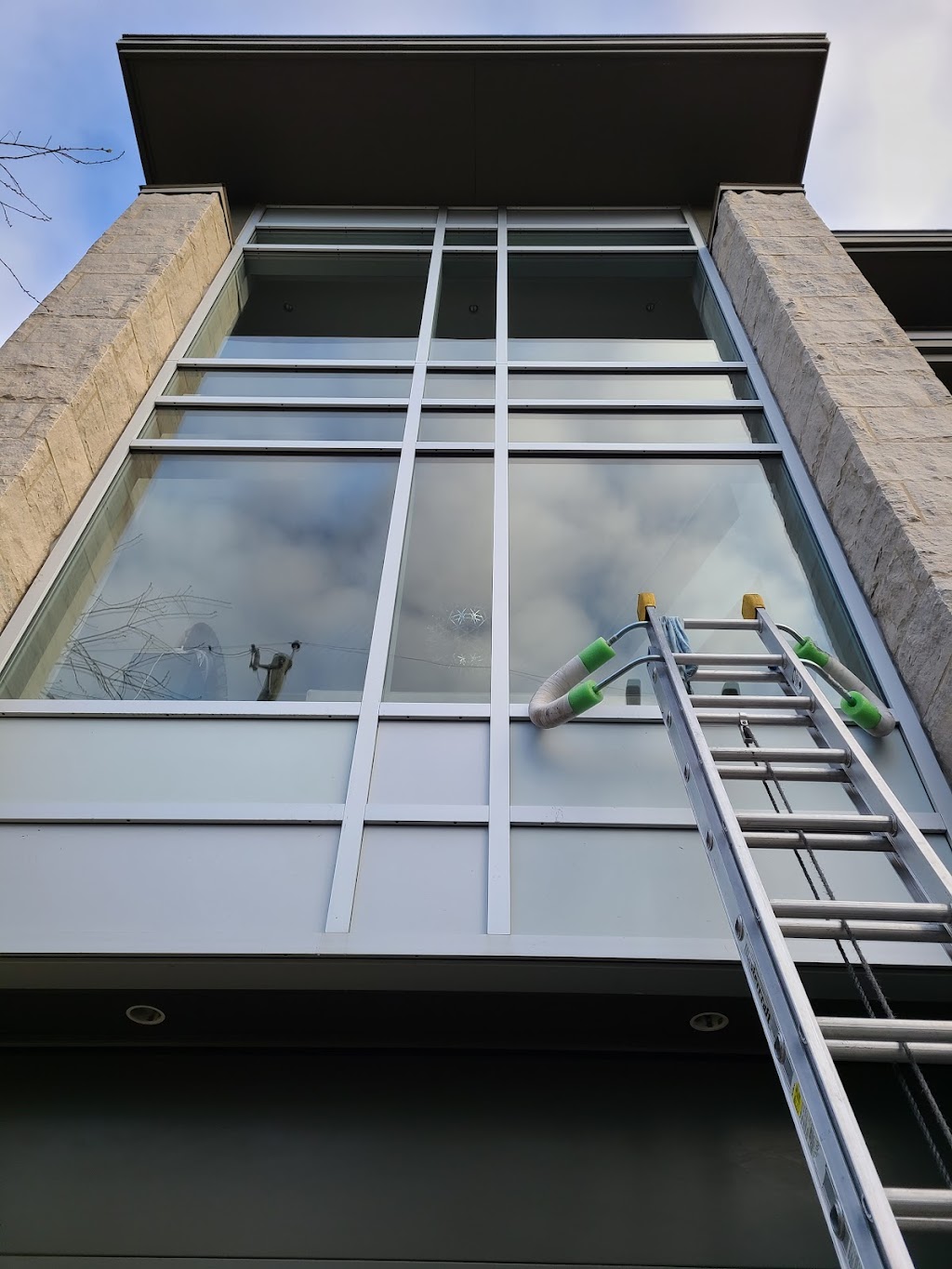 911 Window Cleaning | Ponthieu Cir, Ottawa, ON K1W 0N4, Canada | Phone: (613) 816-4911