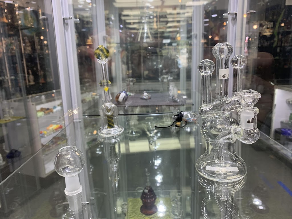 Unicorn Glass Emporium | 671 Colborne St, Brantford, ON N3S 3M8, Canada | Phone: (519) 758-8383