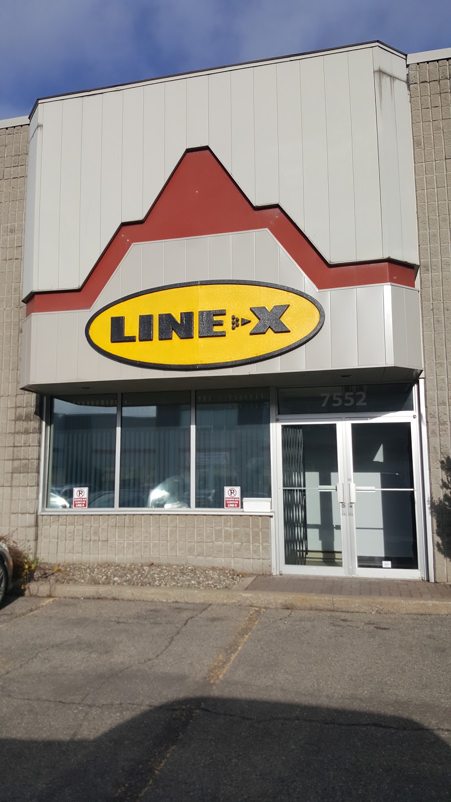 Montreal LINE-X | 7552 Chemin de la Côte-de-Liesse, Saint-Laurent, QC H4T 1E7, Canada | Phone: (514) 484-2666