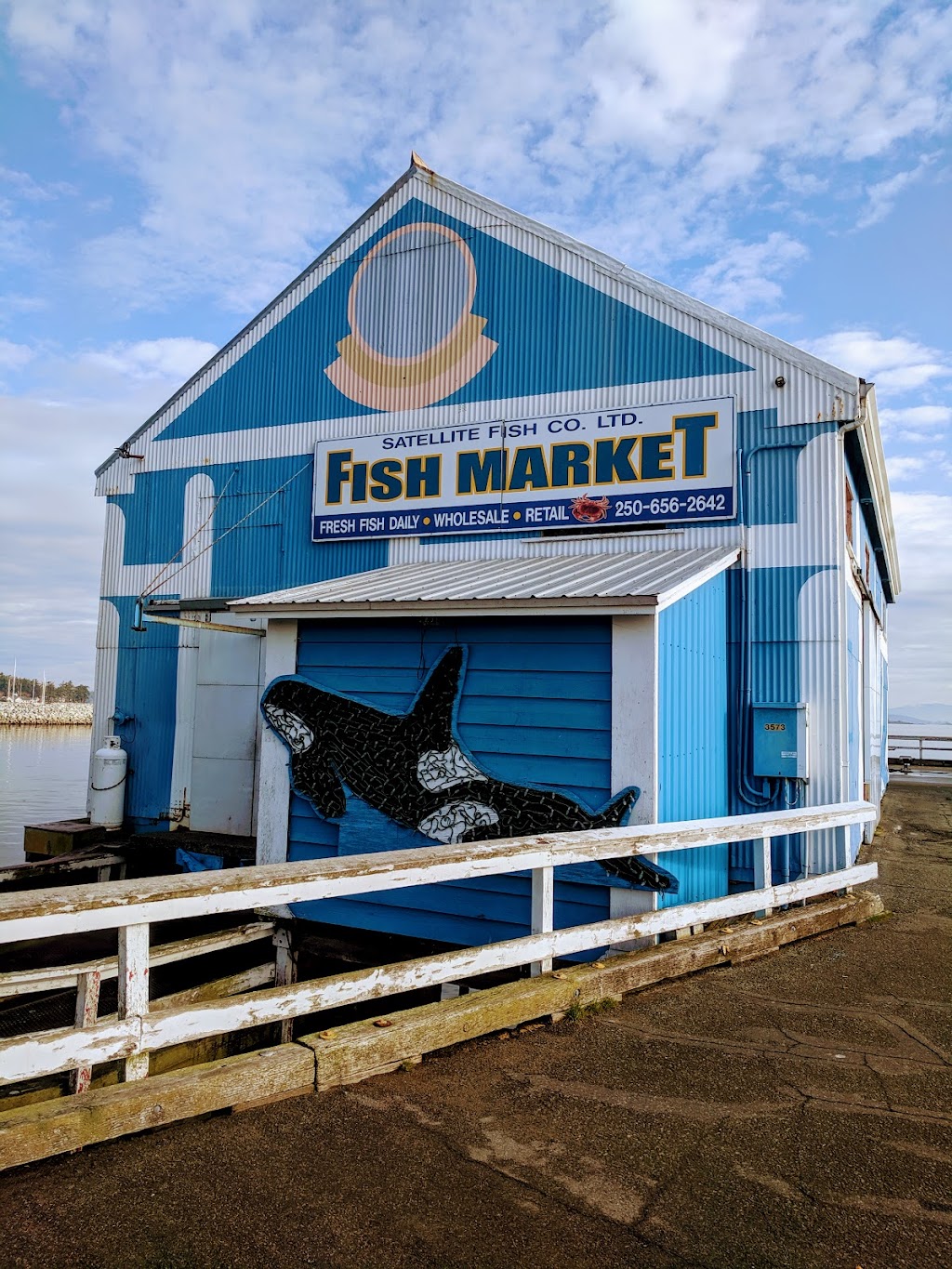 Satellite Fish Co Ltd | 2550 Beacon Ave, Sidney, BC V8L 1Y2, Canada | Phone: (250) 656-2642