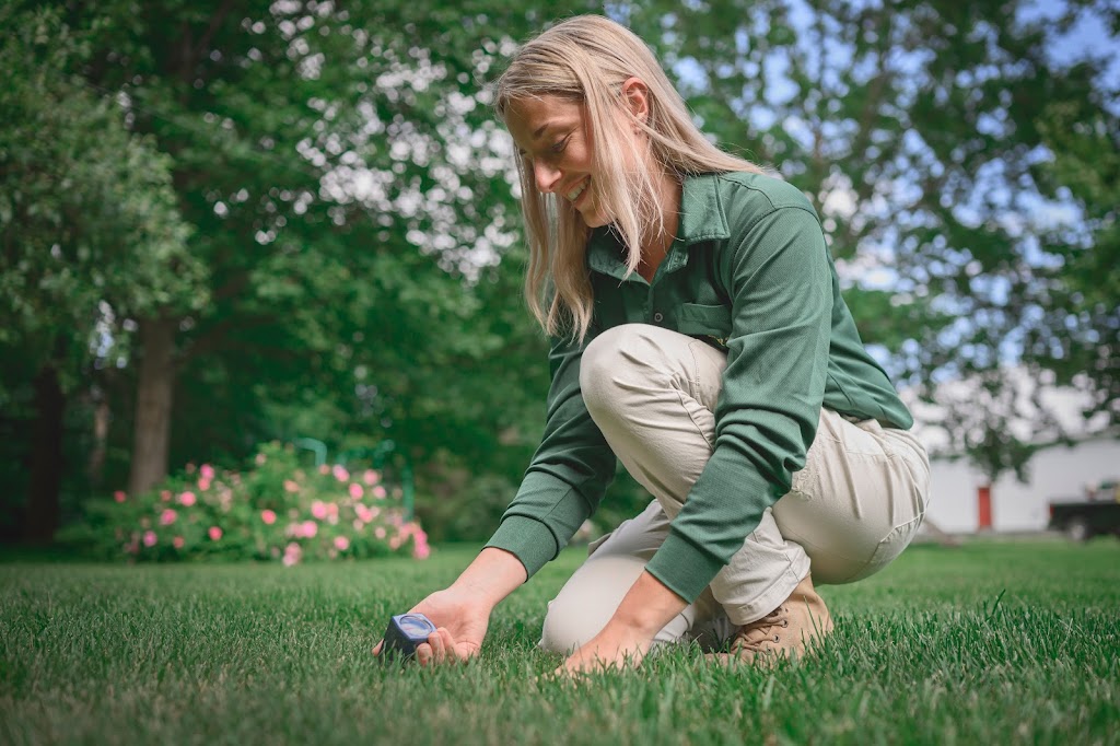 Weed Man Lawn Care | 1826 Rue Laurier, Sainte-Catherine, QC J5C 1B8, Canada | Phone: (514) 337-1222