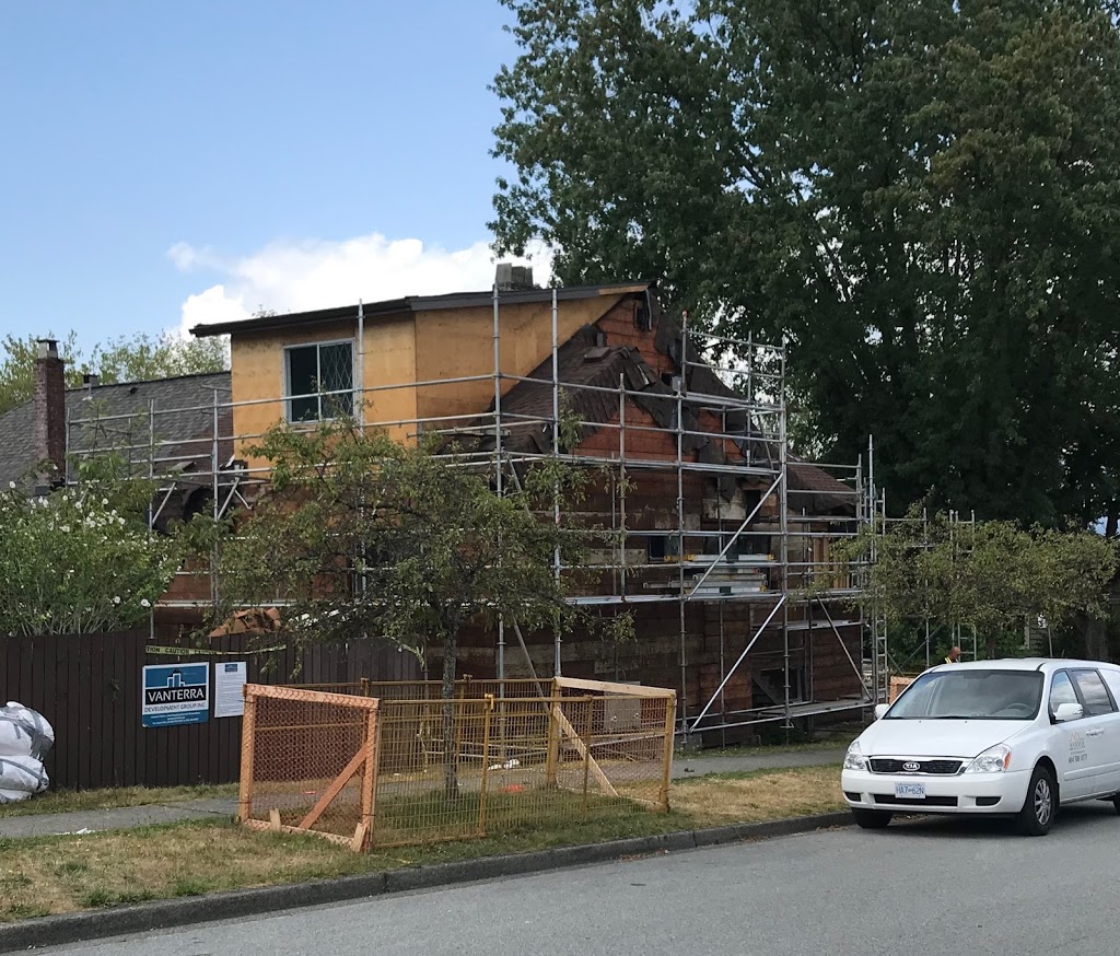 HAMMER asbestos removal | 1533 Errigal Pl, West Vancouver, BC V7S 3H1, Canada | Phone: (604) 500-1073