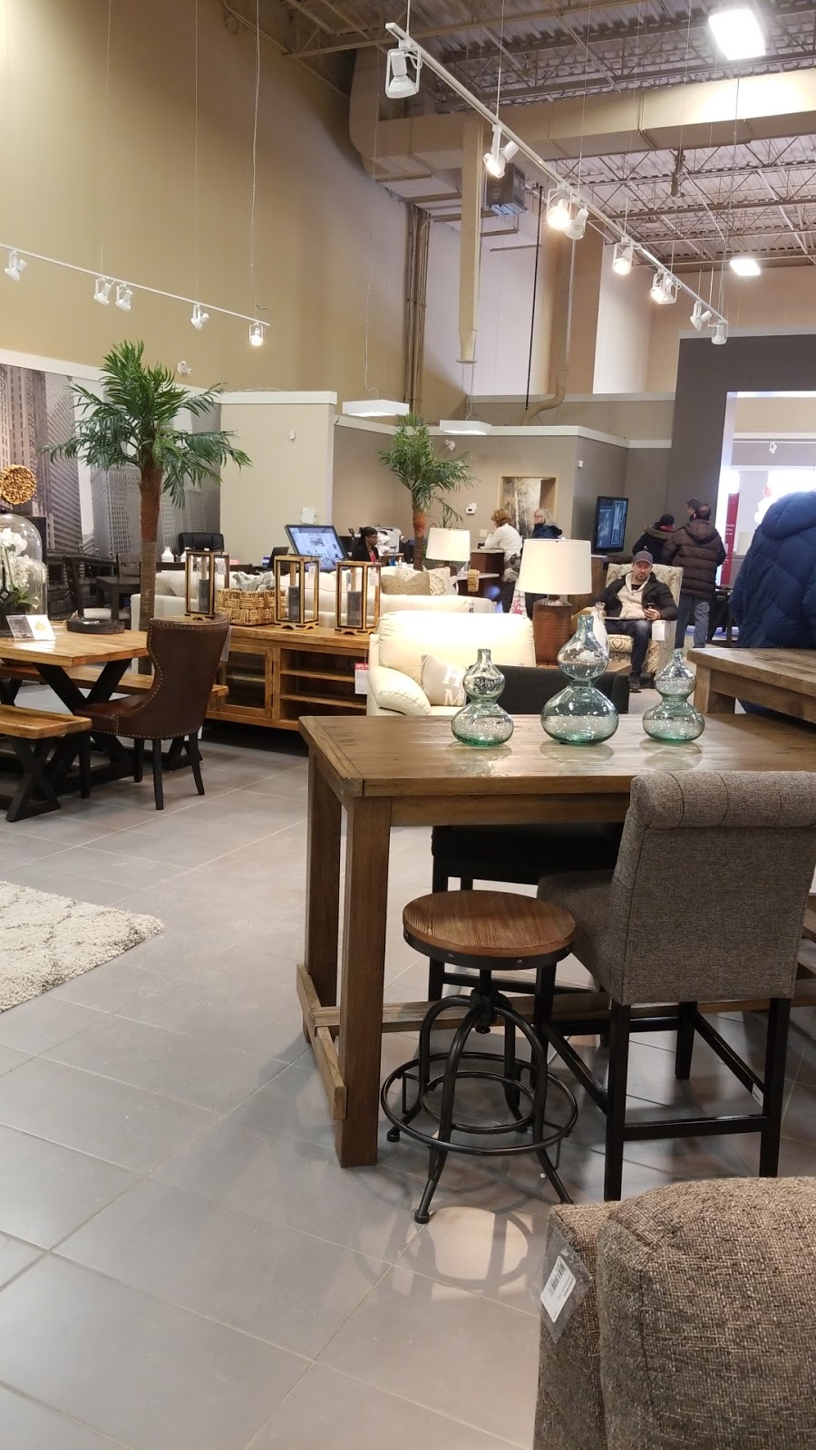 Ashley HomeStore | 1095 Kingston Rd, Pickering, ON L1V 1B5, Canada | Phone: (289) 631-1822