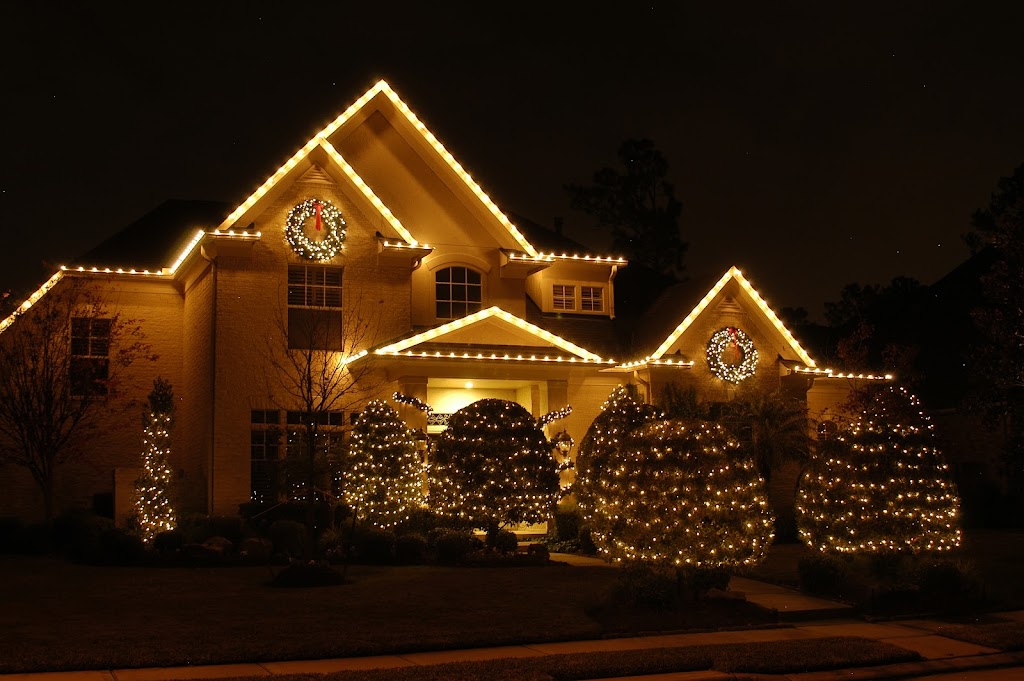 Peninsula Holiday Light Pros | 11 Bay St, South Bruce Peninsula, ON N0H 2T0, Canada | Phone: (548) 489-1519