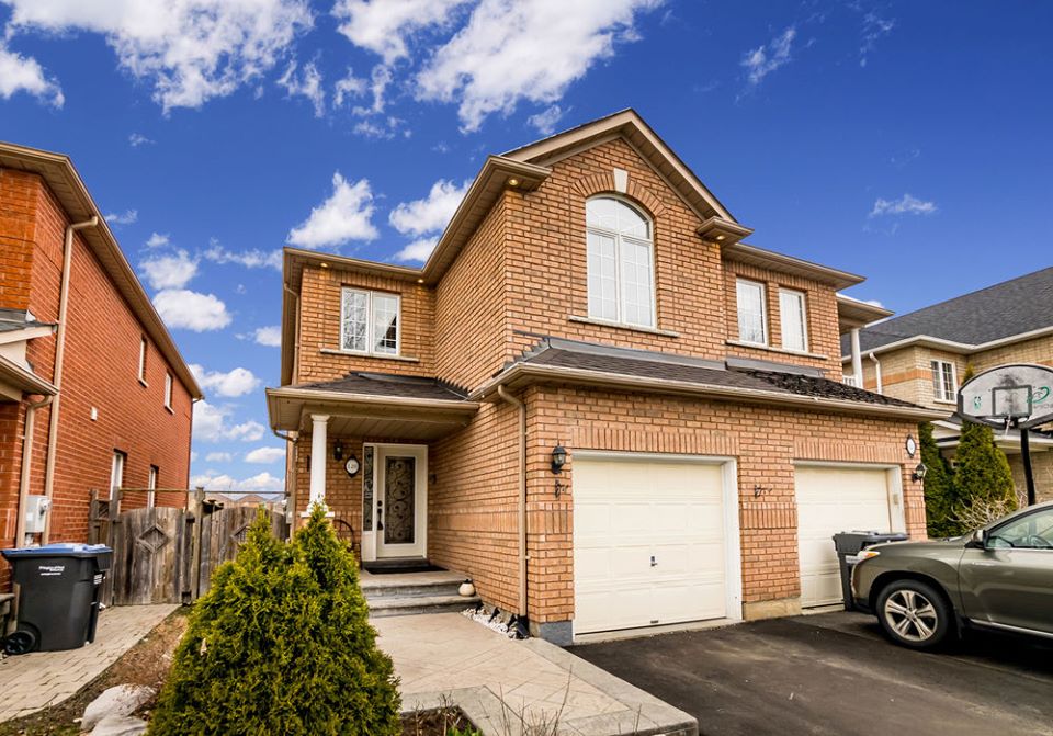 Stephanie Lowe Realtor | 64 Abell Dr, Brampton, ON L6V 2V8, Canada | Phone: (416) 818-7837